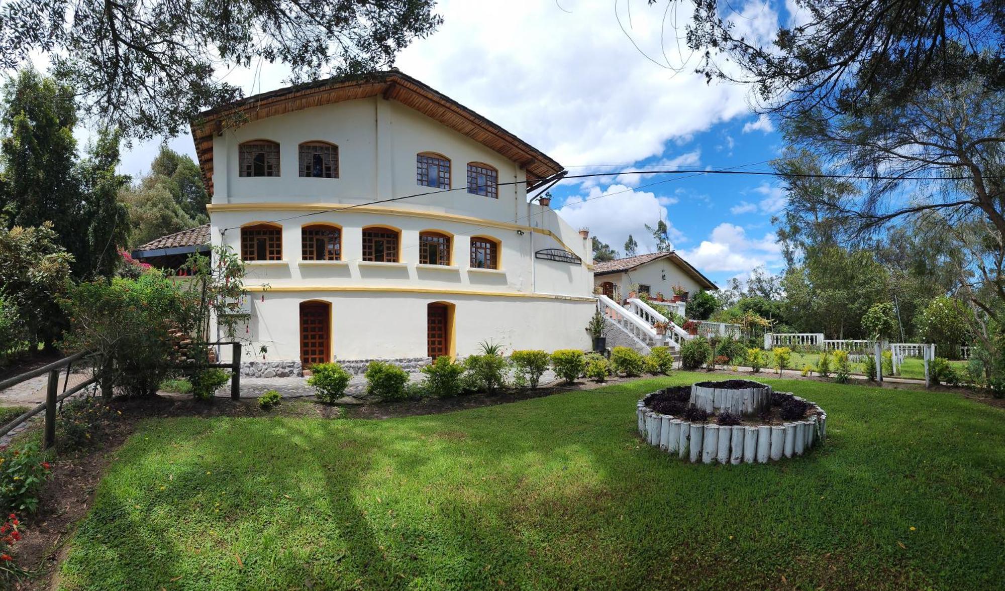 Hotel Hacienda San Isidro Trails & Experiences Cotacachi Exterior foto