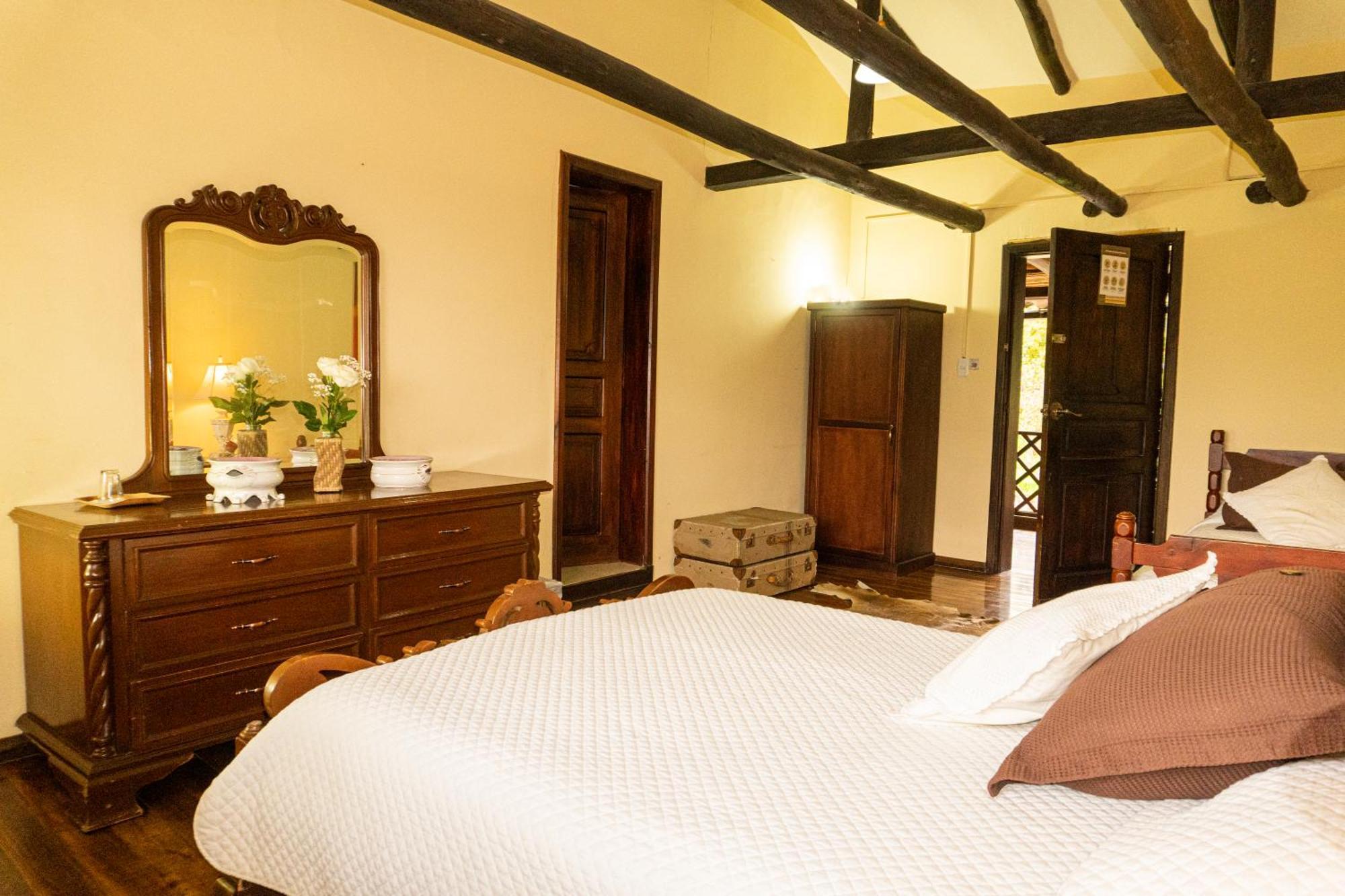 Hotel Hacienda San Isidro Trails & Experiences Cotacachi Exterior foto